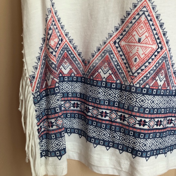 New blouse great for summer with printed bottom with “ let me be different” . - Picture 3 of 4